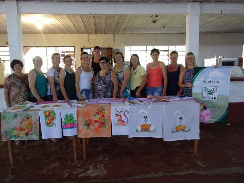 POLÍTICAS DA MULHER PROMOVE CURSO DE PINTURA EM TECIDO